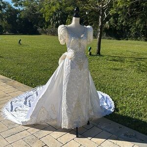 90s Mori Lee wedding gown. Size small.